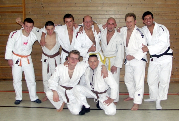 Auf dem Gruppenfoto: Hintere Reihe von links: Arthur Bauer (-73kg), Michael Zimmermann (-66kg), Matthias Rippa (-81kg), Jürgen Kestenus (-81kg), Sascha Mesemann (-90kg), Andreas Roth (+90kg), Daniel Drogosch (-90kg) Vorne: Martin Böhm (-81kg), Sascha Loncar(-73kg)