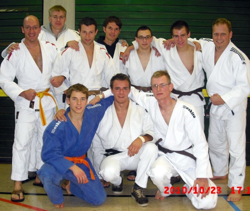 TV Kaufbeuren Bezirksligamannschaft am 2. Kampftag Hintere Reihe von links: Jürgen Kestenus, Jens Karpinski, Nicolai Kraus, Hendrik Rümmler, Matthias Kerler, Willi Dill und Andreas Roth. Vordere Reihe: Thomas Reischmann, Matthias Rippa und Martin Böhm.